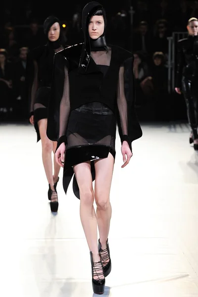 Look 30
